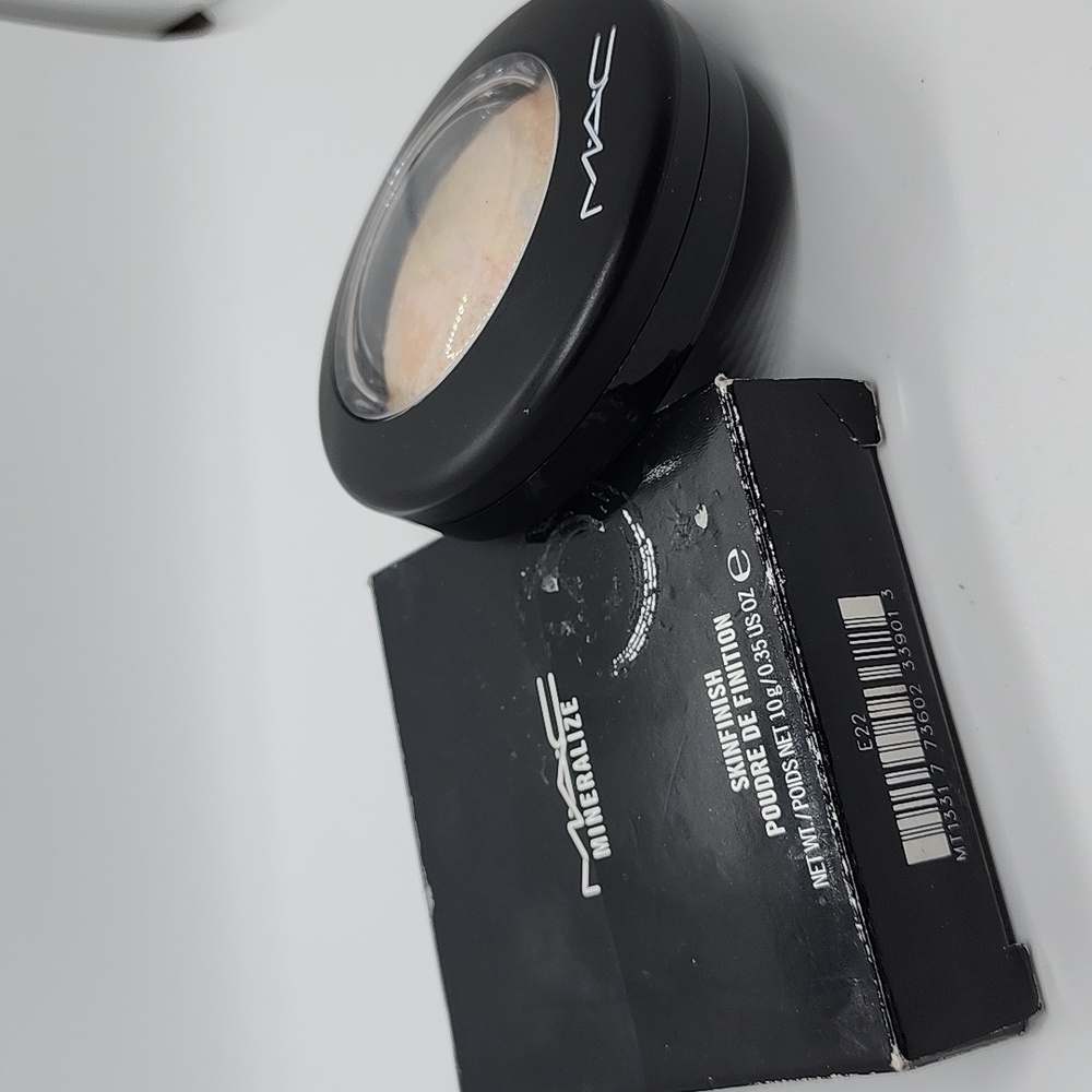 MAC Skinfinish